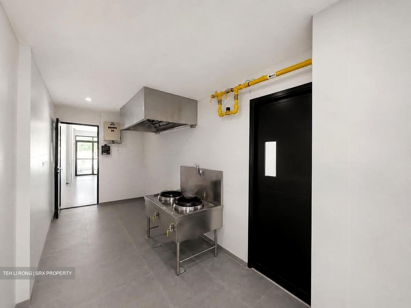 Yio Chu Kang Road (D19), Retail #612796771